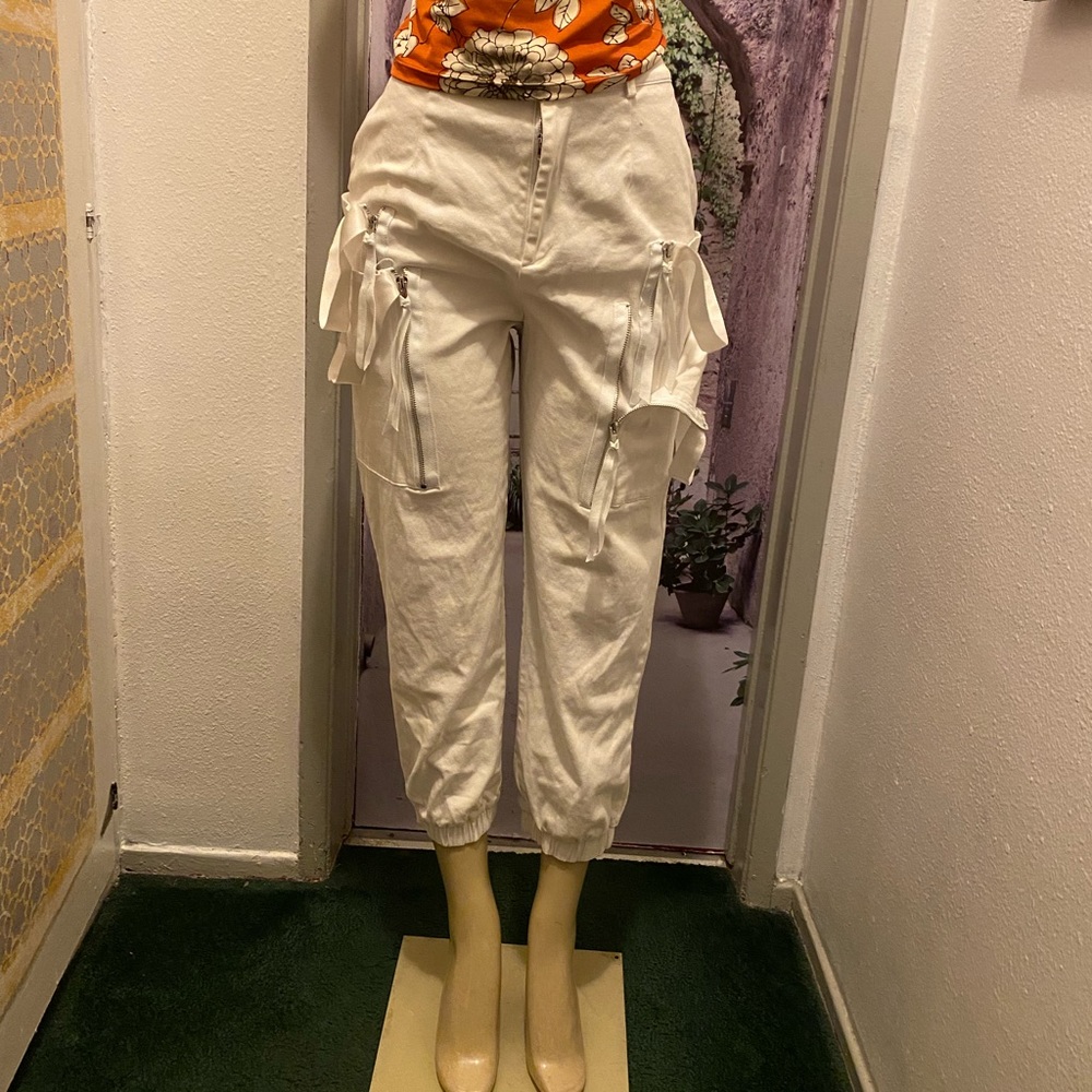 Fashion nova cargo white  pants size L